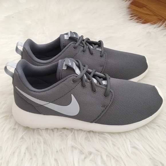 NEW Nike Roshe One Women’s Sneakers - Picture 4 of 7